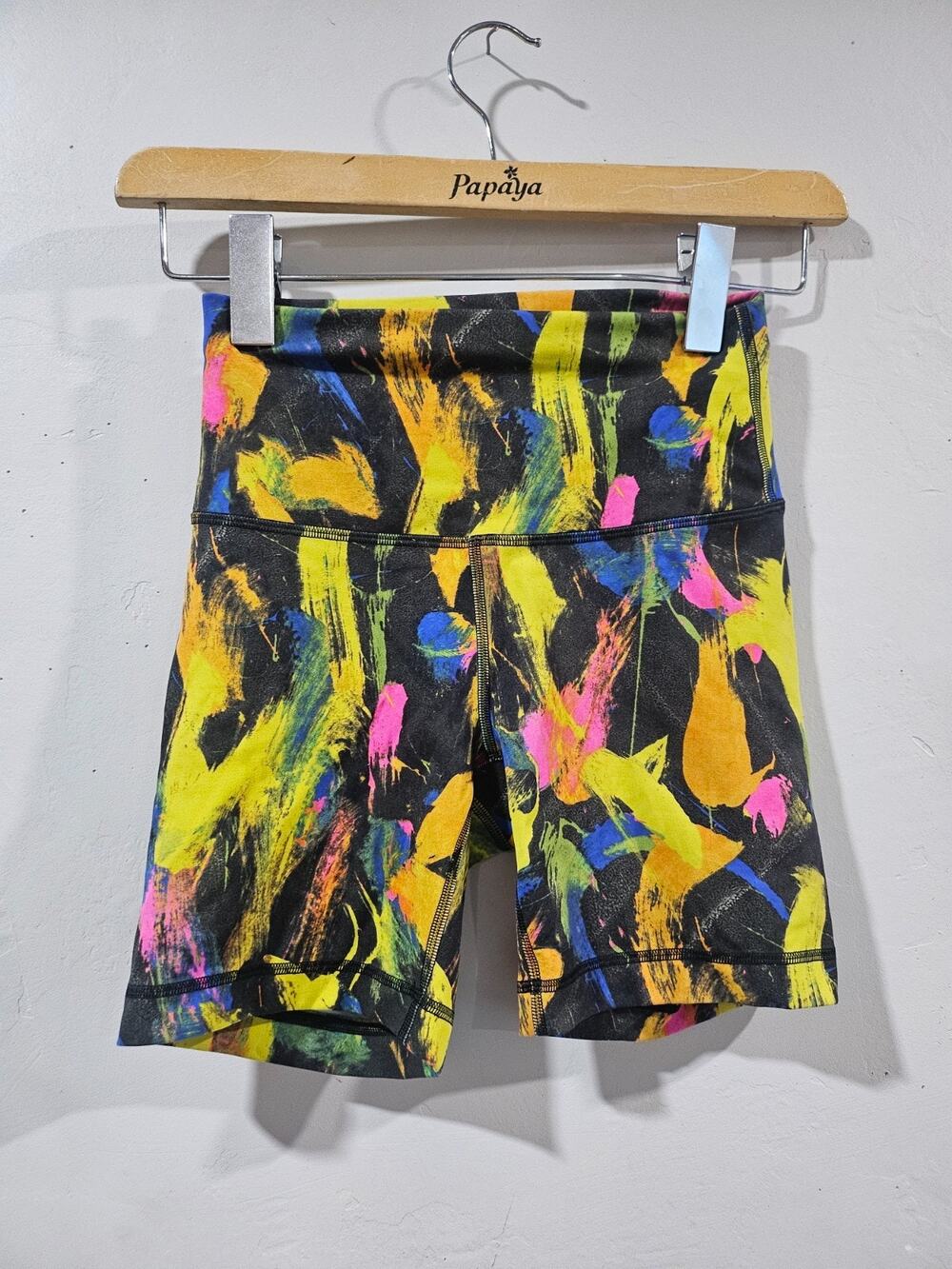 Lululemon Shorts Womens 4 Multicolor Print Wunder Train Contour Fit High-Rise